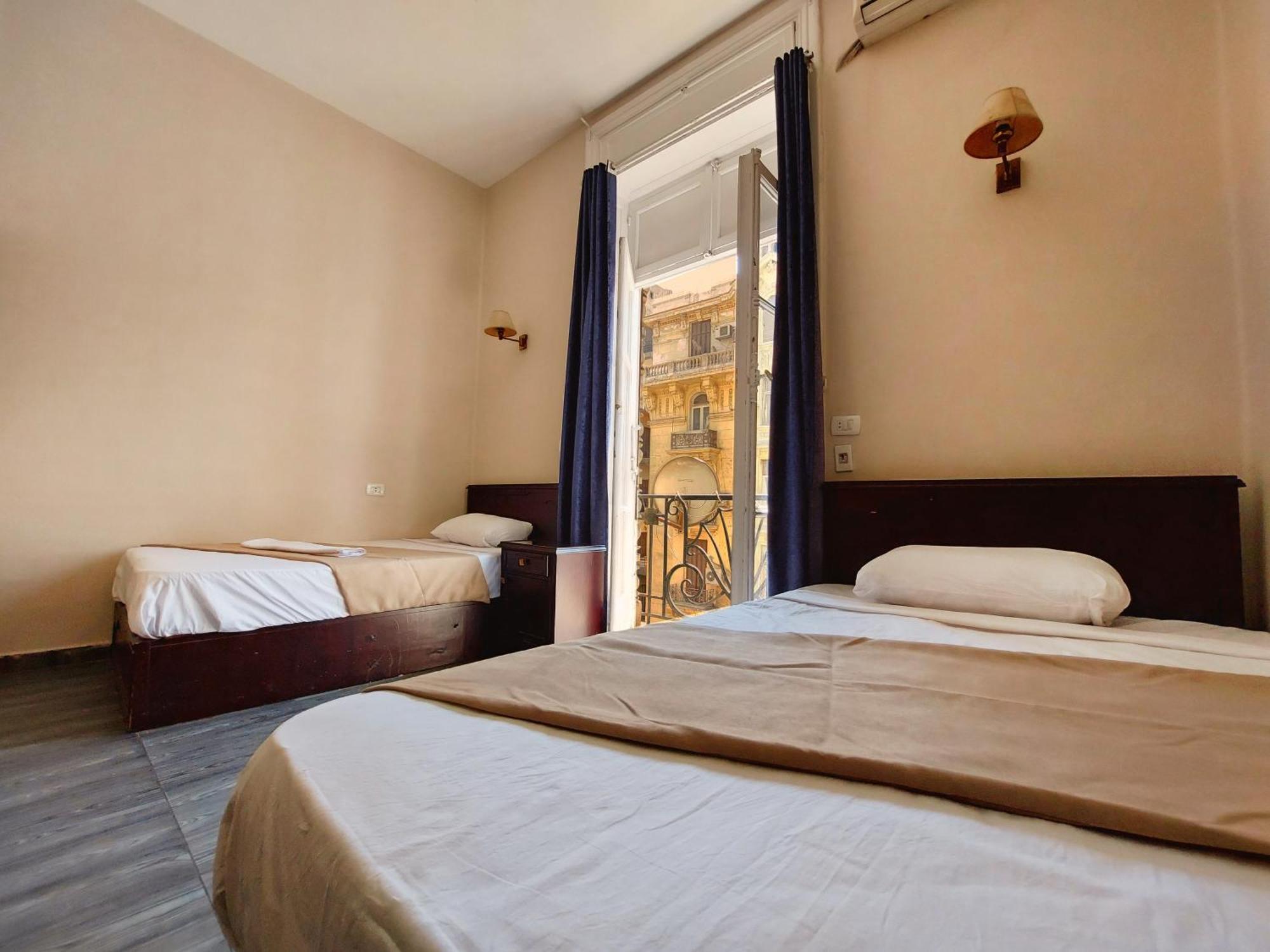 Hostel Travelers House