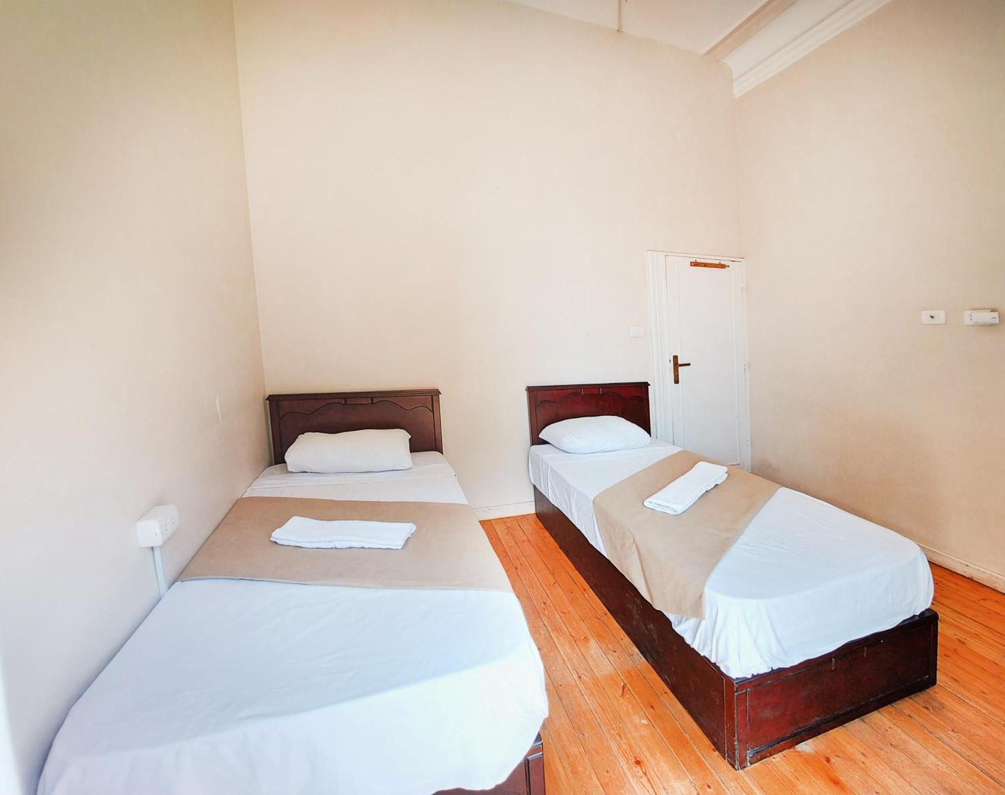Hostel Travelers House *